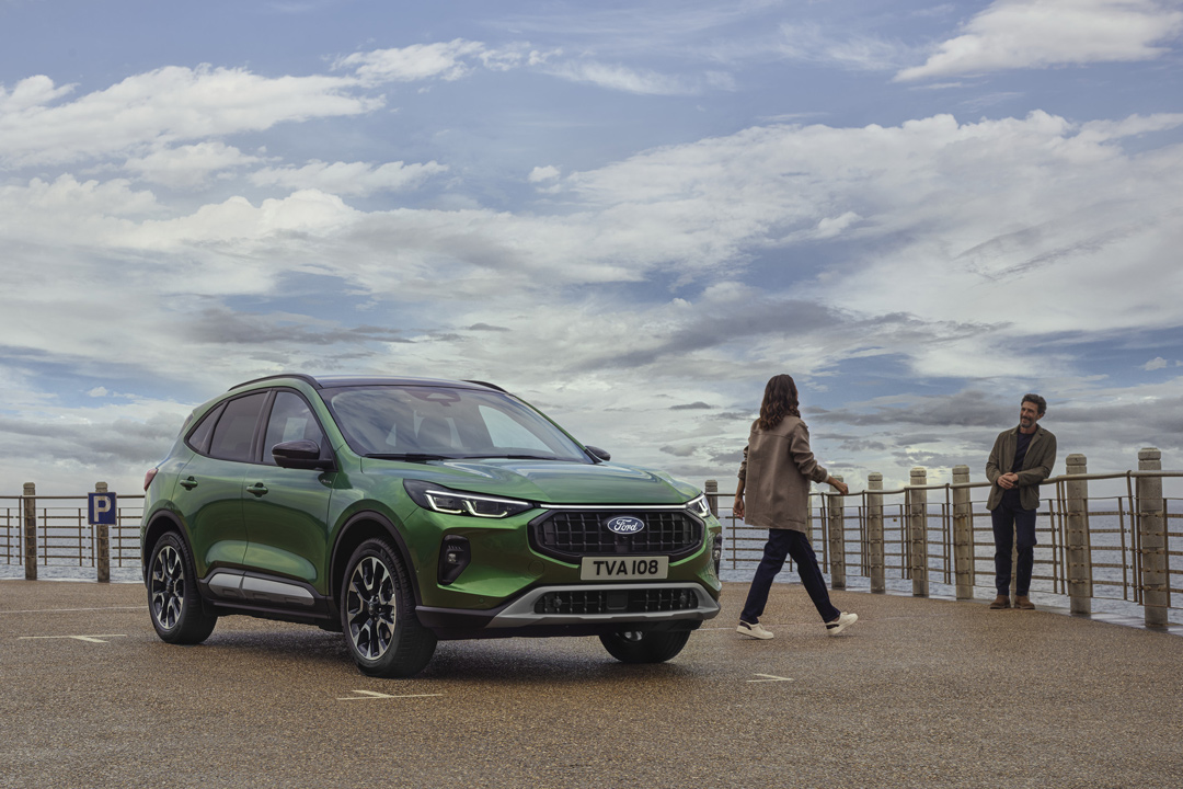 Ford-Kuga-St-Line-Framifrån-Höger-Sida